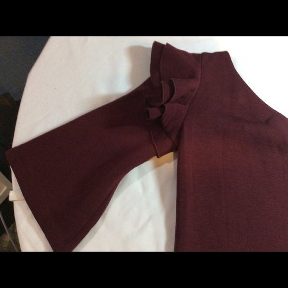 Club Monaco Tops - 🌲Club Monaco 1 sleeve top.